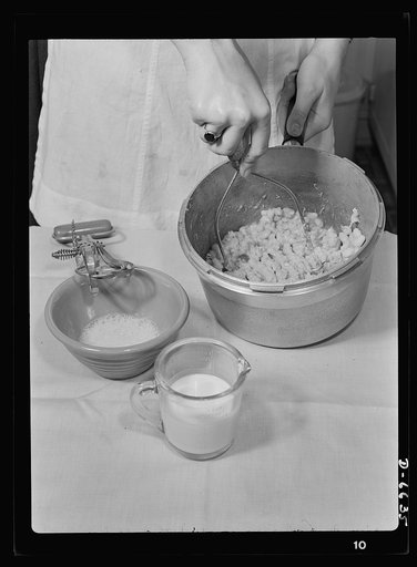 "Share The Meat" recipes. Baked bean loaf. Mash three cups of cooked beans, or chop them very fine. Add a chopped onion, one-half cup of milk (water or the liquid from the cooked beans may be substituted), a beaten egg and a cup of bread crumbs. A little finely chopped celery is good too. Season to 
