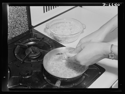 "Share The Meat" recipes. Braised stuffed heart. For the stuffing, chop an onion and a stalk of celery into two tablespoons of fat and cook for a few minutes. Add two to three cups of soft bread crumbs and season to taste with salt and pepper. Thyme goes well with heart--add a pinch to the stuffing