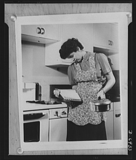 How to conserve household gas. There's a time for everything, and the time to read a cookbook is before you light the gas, not after. Burners should not be lit until the cooking utensil is ready for the flame. Whenever possible, use low heat; whenever practical, use direct heat rather than a double 