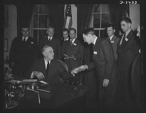 Citation winners. President Roosevelt, presenting a citation to Joseph H. Kautsky, an employee of the Link-Belt Company of Indianapolis, Indiana