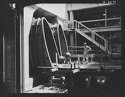 Tennessee Valley Authority. Watts Bar Dam hydroelectric plant. Installing tubes in condensers at TVA's Watts Bar steam plant. This plant will supplement the big hydroelectric installation at Watts Bar Dam, which has an authorized output of 90,000 kilowatts, and a possible ultimate of 150,000 kilowat
