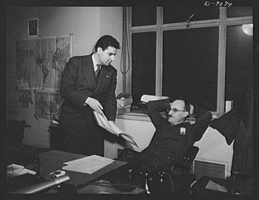 Office of War Information news bureau. Chief of the Foreign Desk, Kenneth Stewart heads the OWI staff which gathers news of wartime Washington for use by the Overseas Division in New York and San Francisco. News sent from Washington, queries answered here, find their way into shortwave broadcasts to