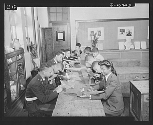 Washington public schools go to war. The public schools of Washington, D.C., like those in most other sections of the country, have revised their curricula to fit the pupils for fuller participation in the war effort. They have gone all-out for the Program of Civilian Defense. Photo shows class in m
