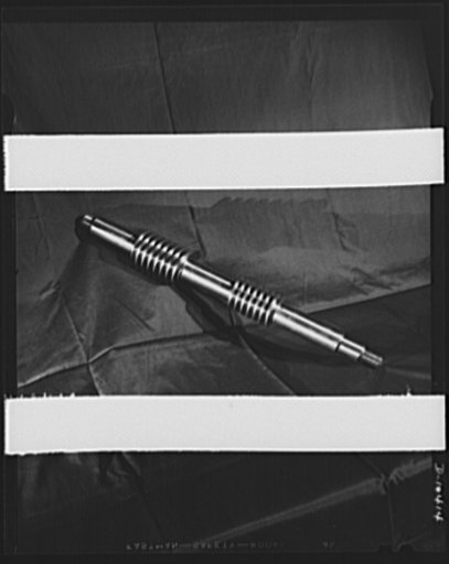 Worm shaft which may be made in a tool shop having turret lathe, tool room screw cutting lathe, horizontal milling machine, drill press, and heat treating facilities
