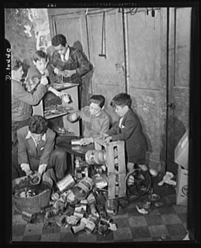 Boys organize tin club. Salvaging more than 500 pounds of tin cans in one day, these youngesters a Tin Can Club of America under the auspices of the New York City Salvage Committee. Their headquarters in a vacant strorefront at 151 East 103rd Street, these patriotic young men not only collected but 