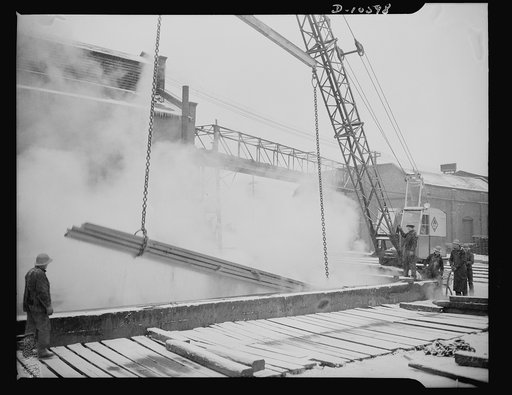 Denver, Colorado. Steel ship parts getting a bath of sulphuric acid at one of the eight Denver plants which prepares the parts and sends them to Mare Island for assembly