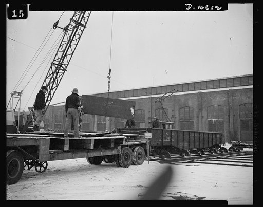 Denver, Colorado. Loading fabricated steel ship parts, processed in Denver, for shipment to Mare Island Navy Yard, where the parts will be assembled into fighting escort vessels. The Denver plant was on the verge of shutting down last year when it suddenly decided to convince the U.S. Navy that part
