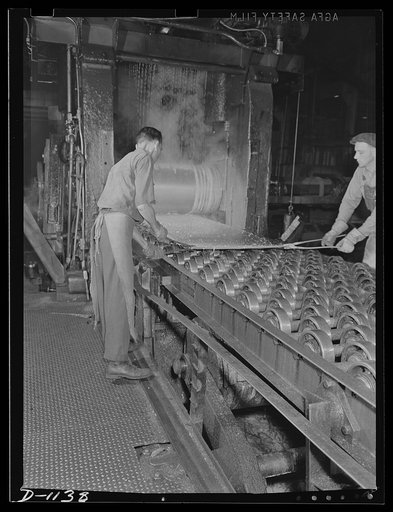Aluminum. Reynolds Metal Company, Louisville, Kentucky. Hot rolling "strong alloy" aluminum sheet for production of airplanes