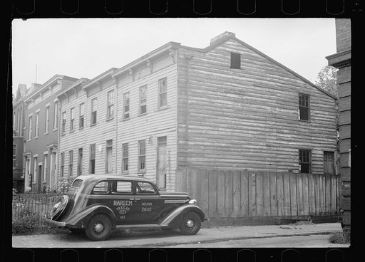 One of few available houses for rent. Washington, D.C. One of the few available houses for rent under the crowded conditions. A study of the structure, however, will explain why there is no one now living in it