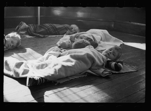 Youngsters during a rest period, Radburn, New Jersey