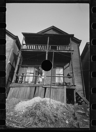 Untitled photo, possibly related to: Housing along front street, Hamilton, Ohio