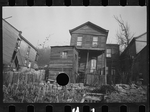 Untitled photo, possibly related to: Housing along front street, Hamilton, Ohio