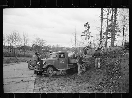 Convicts working on state road, North Carolina