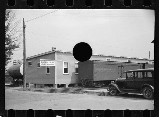 Untitled photo, possibly related to: Farmer's cooperative, Morrisville, Vermont