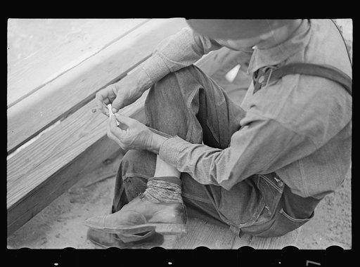 Rolling a cigarette. Irwinville Farms, Georgia
