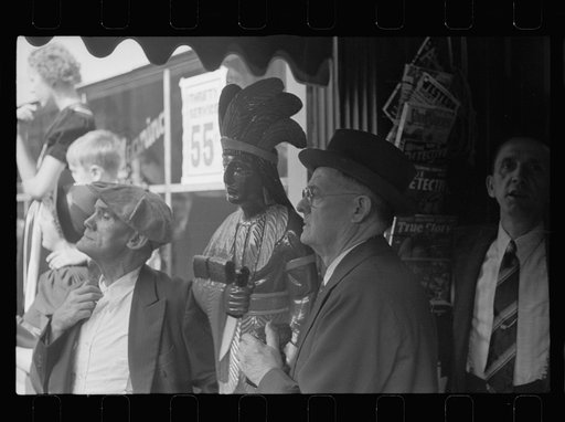 Spectators at sesquicentennial parade, Cincinnati, Ohio