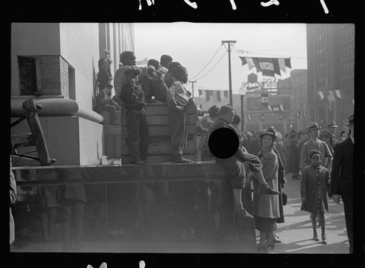 Untitled photo, possibly related to: Waiting for the parade to pass, Cincinnati, Ohio