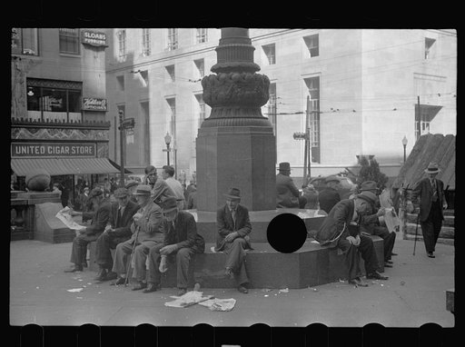 Untitled photo, possibly related to: Fountain Square, Cincinnati, Ohio