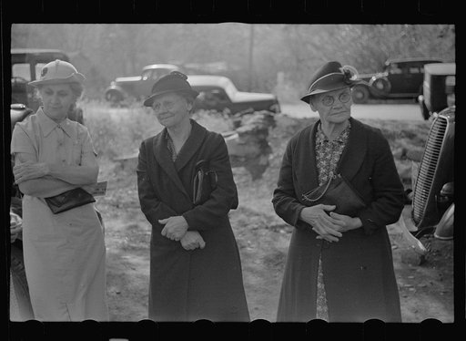 Farm wives at auction. Oskaloosa, Kansas
