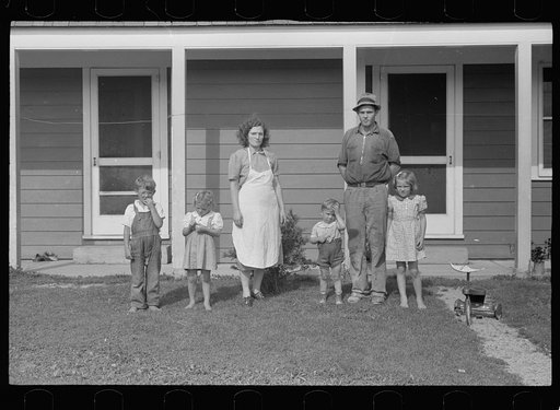 Tygart Valley homesteader and family, West Virginia
