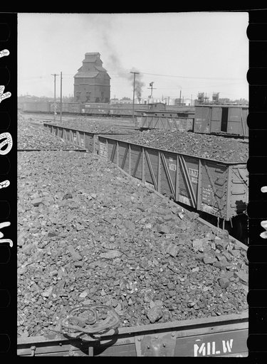 Freight cars loaded with coal, Minneapolis, Minnesota