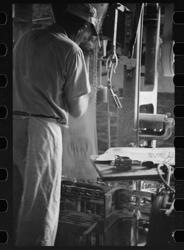 Untitled photo, possibly related to: Packing flour at Pillsbury mill, Minneapolis, Minnesota