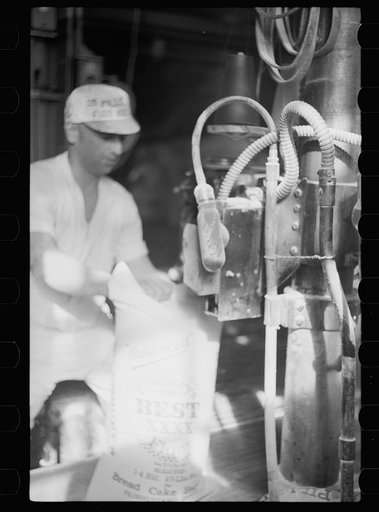 Untitled photo, possibly related to: Packing flour, Pillsbury mills, Minneapolis, Minnesota