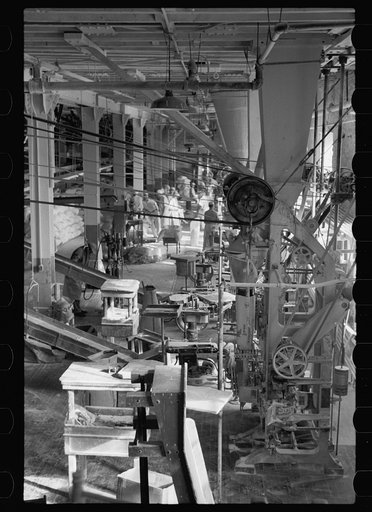 Pillsbury flour mills, packing deptartment, Minneapolis, Minnesota