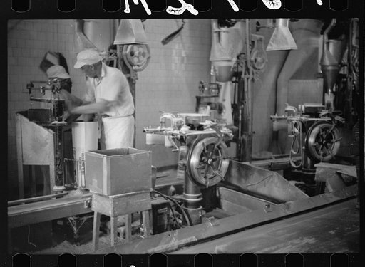 Untitled photo, possibly related to: Packing flour, Pillsbury mills, Minneapolis, Minnesota