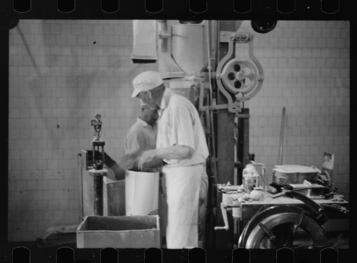Untitled photo, possibly related to: Packing flour, Pillsbury mills, Minneapolis, Minnesota