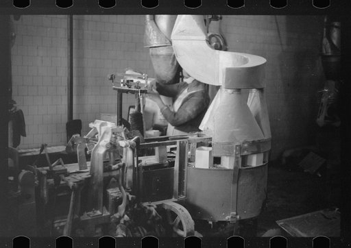 Untitled photo, possibly related to: Packing flour, Pillsbury mills, Minneapolis, Minnesota