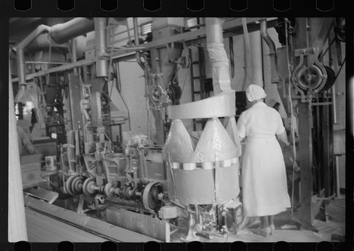 Untitled photo, possibly related to: Packing flour, Pillsbury mills, Minneapolis, Minnesota