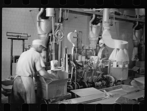 Untitled photo, possibly related to: Packing flour, Pillsbury mills, Minneapolis, Minnesota