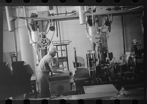 Packing flour, Pillsbury mills, Minneapolis, Minnesota