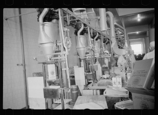 Untitled photo, possibly related to: Packing flour, Pillsbury mills, Minneapolis, Minnesota