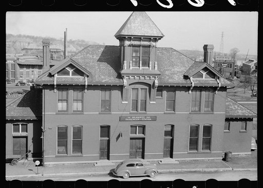 Untitled photo, possibly related to: CM&P (Chicago, Milwaukee and St. Paul) railroad station, Dubuque, Iowa