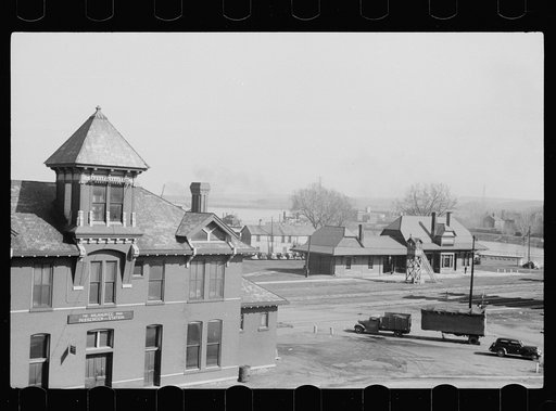 Untitled photo, possibly related to: CM&P (Chicago, Milwaukee and St. Paul) railroad station, Dubuque, Iowa