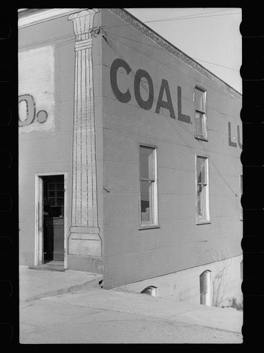 Painted pillar, Woodbine, Iowa