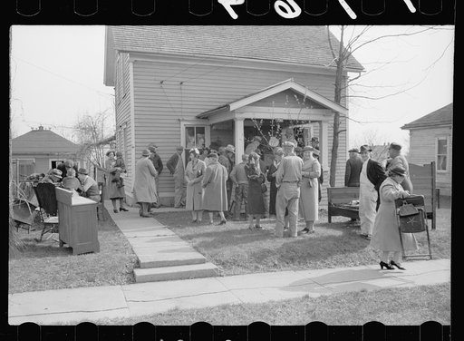Auction of household goods, Grundy Center, Iowa