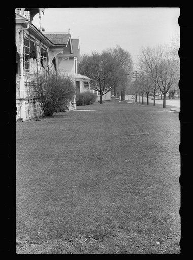 Untitled photo, possibly related to: Residence, Grundy Center, Iowa