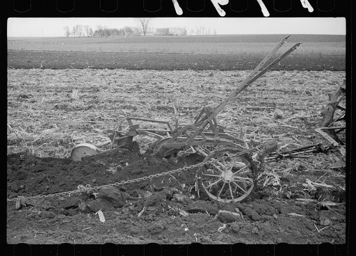 Untitled photo, possibly related to: Spreading manure, Grundy County, Iowa