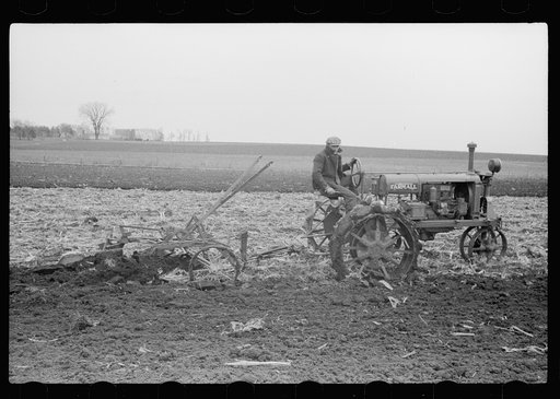 Untitled photo, possibly related to: Spreading manure, Grundy County, Iowa