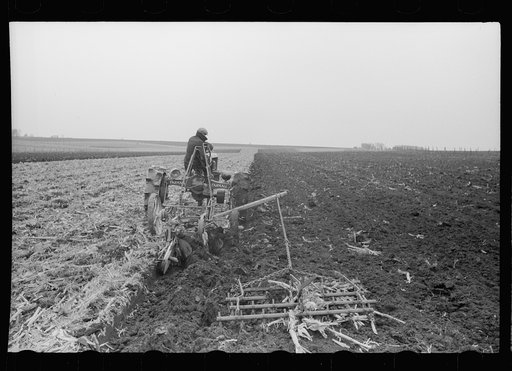 Untitled photo, possibly related to: Spreading manure, Grundy County, Iowa