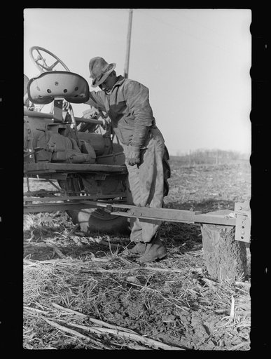 Untitled photo, possibly related to: Detaching disc from tractor at end of day's work, Grundy County, Iowa