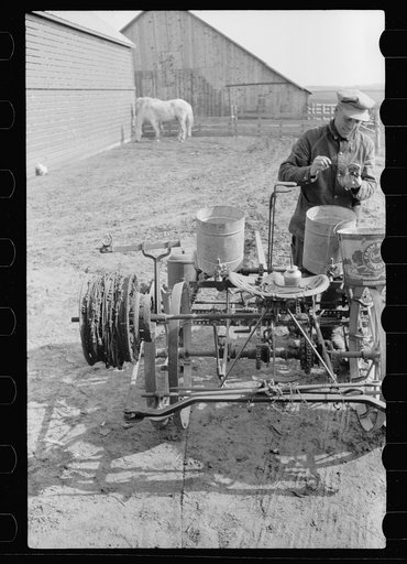 Untitled photo, possibly related to: Oiling planter preparatory to corn planting, Jasper County, Iowa