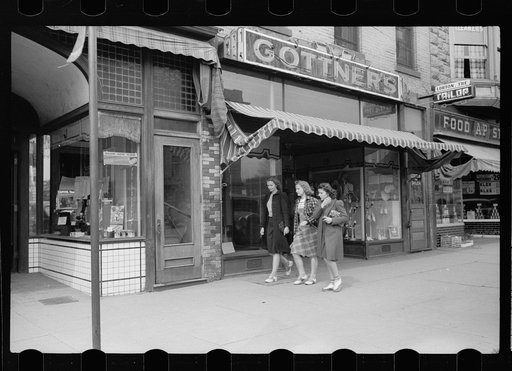 High school girls, Newton, Iowa