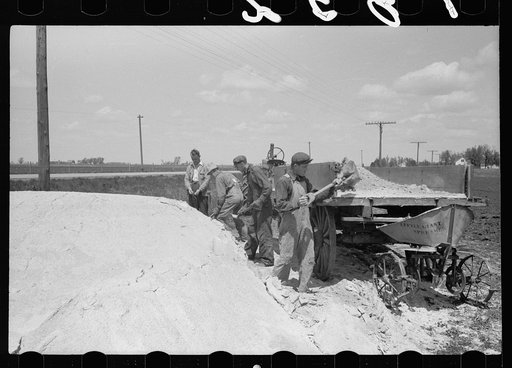Loading limespreader, Jasper County, Iowa