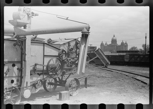 Threshing machine. State capitol. Des Moines, Iowa