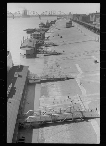 Untitled photo, possibly related to: Mississippi riverfront, St. Louis, Missouri