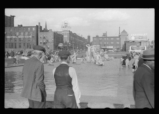 Untitled photo, possibly related to: Fountain in front of Union Station, St. Louis, Missouri